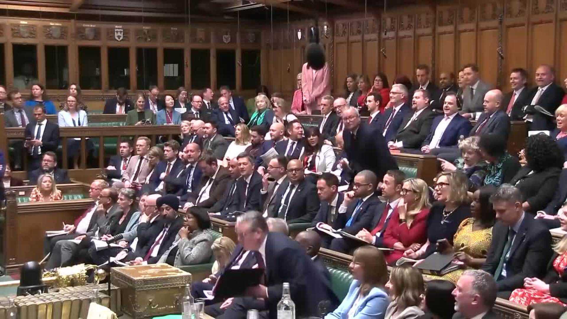 Más de 70 diputados laboristas piden la dimisión de Starmer