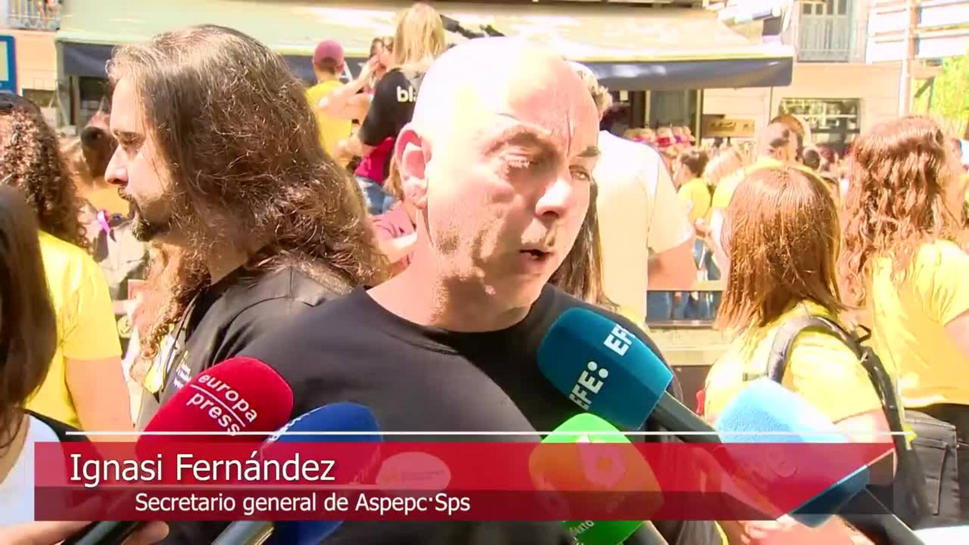 Docentes continúan las manifestaciones en Barcelona y Valencia para mejorar sus condiciones