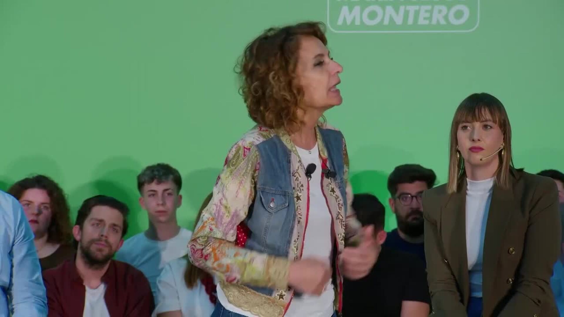 Montero (PSOE-A) anima a no "bajar la cabeza" ante las encuestas