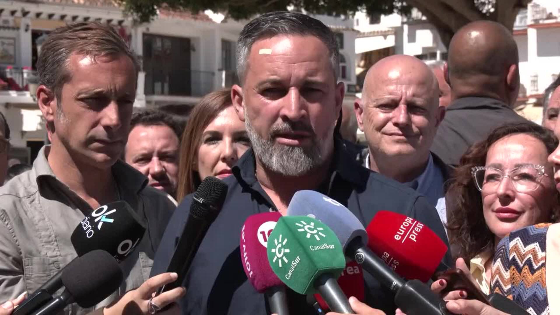 Abascal critica a Moreno por "pasar del luto a Operación Triunfo" con su canción de campaña