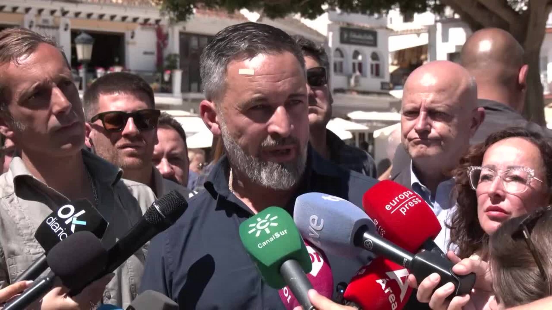 Abascal relaciona el problema de la vivienda con "el aumento de la invasión migratoria"