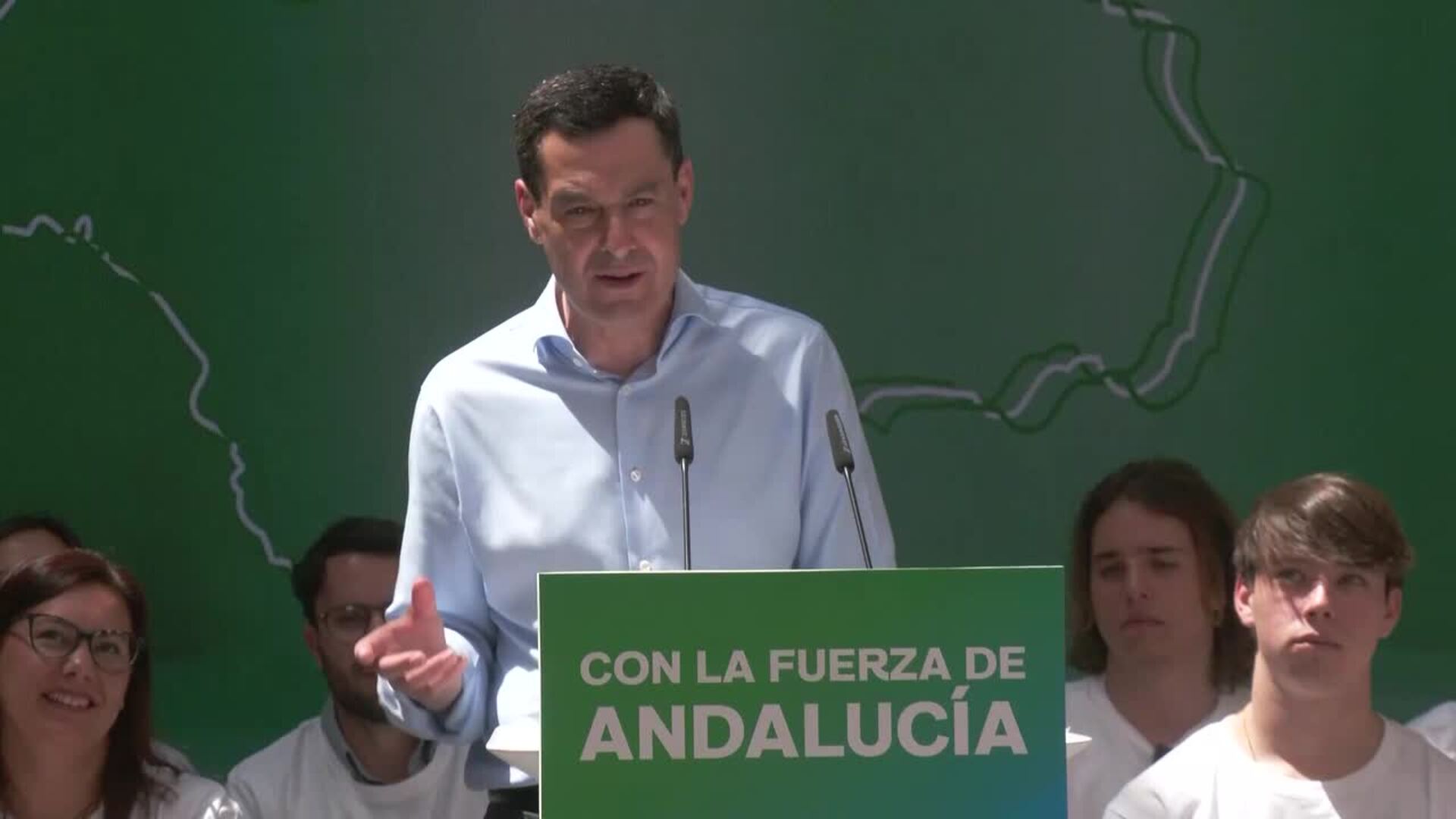 Moreno promete bonificar 100 euros en gafas y lentillas a menores de 25 años