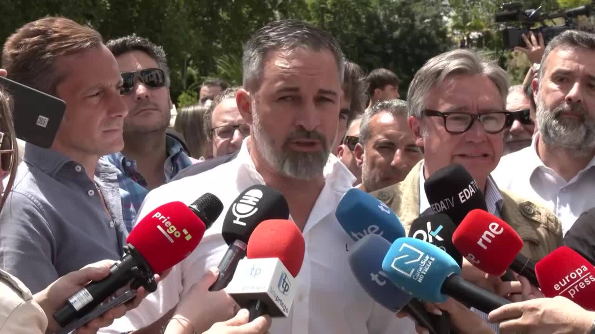 Abascal (Vox) critica "la soberbia" de Moreno (PP-A) ante una posible investidura