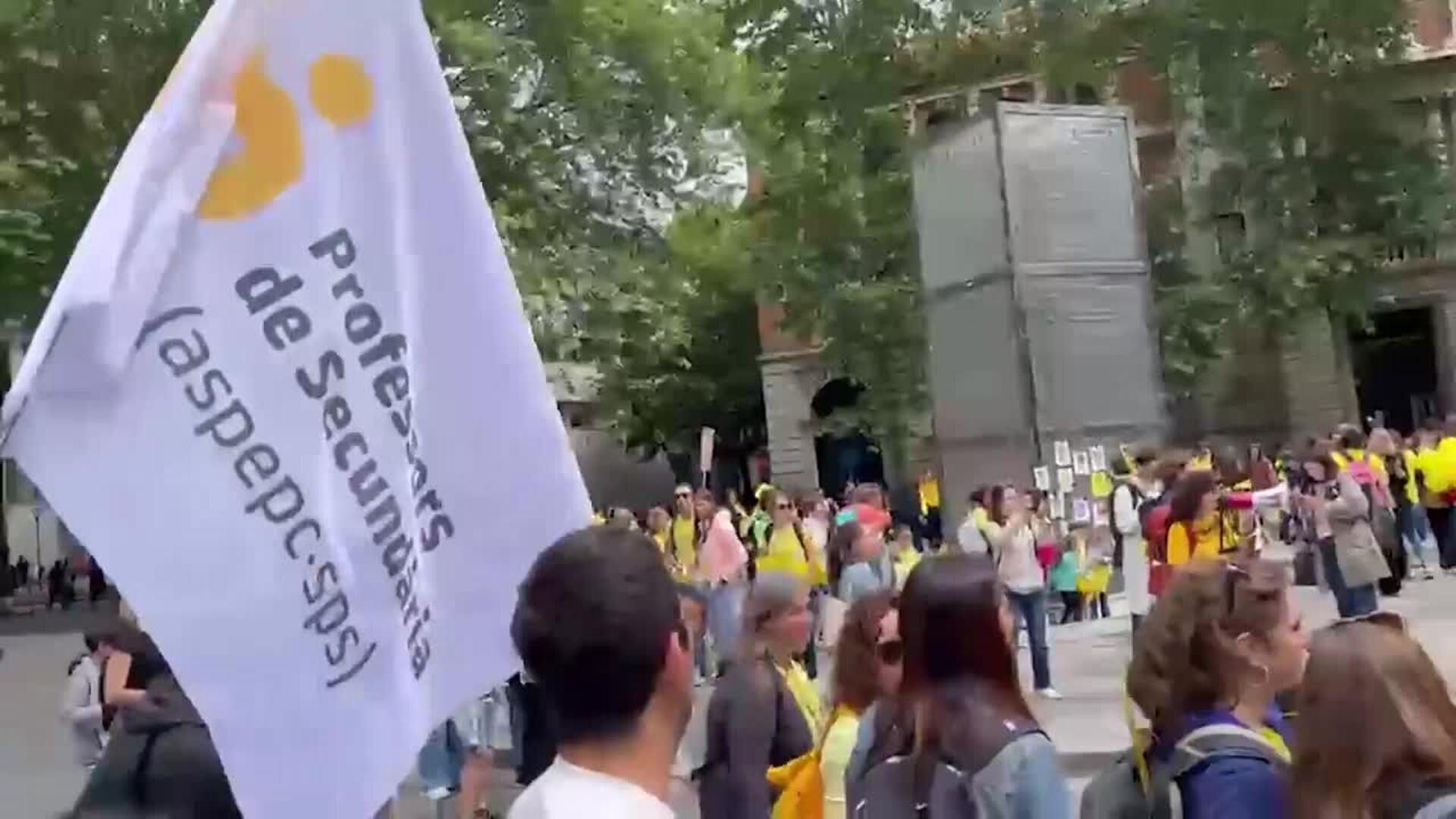 Docentes se concentran ante la sede de la Generalitat en Girona