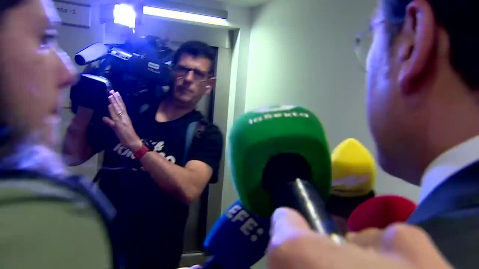 Albares expresa su compromiso y del Gobierno con el catalán en UE y afirma que "será oficial"
