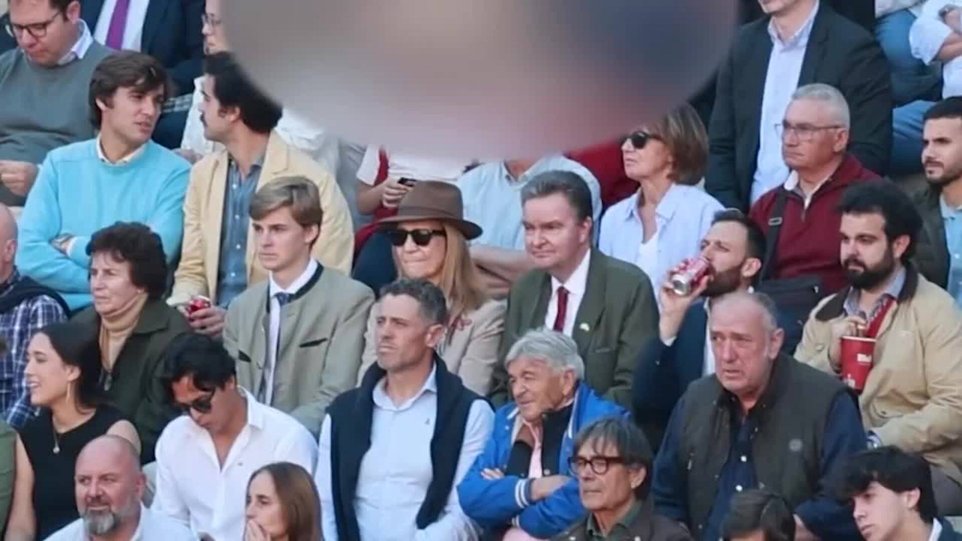 La infanta Elena asiste a Las Ventas junto al archiduque Jorge de Habsburgo-Lorena y su hijo