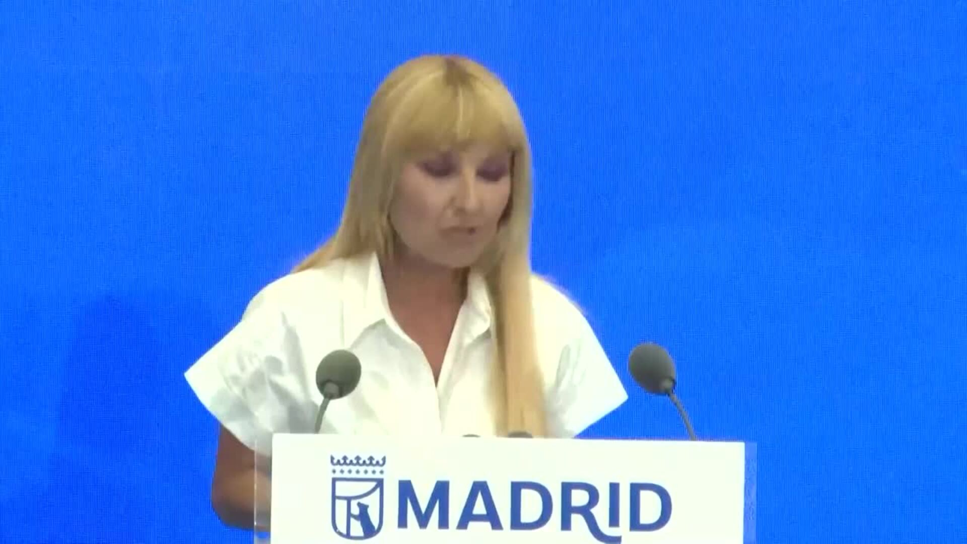 Madrid celebra su día grande con el izado de bandera y la entrega de medallas