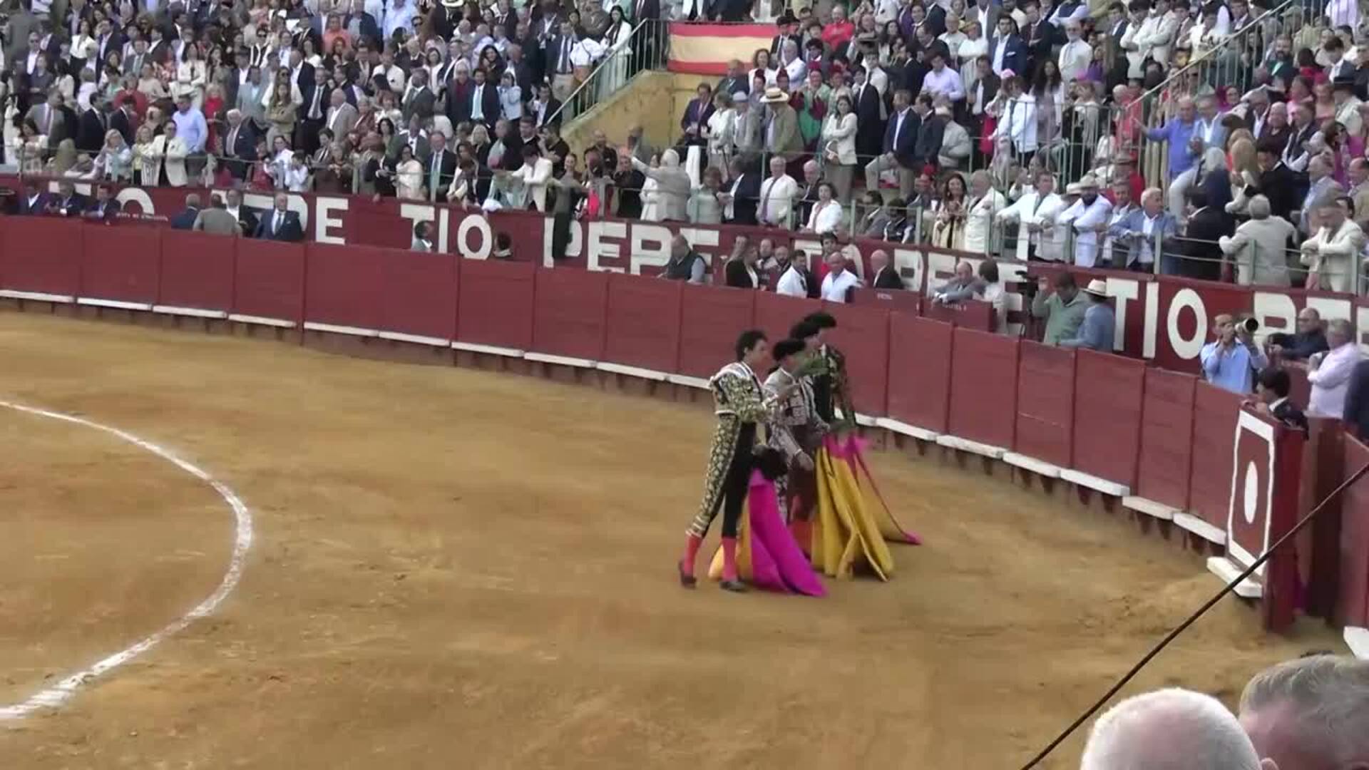 Roca Rey triunfa en su vuelta a los ruedos en Jerez, en ausencia de Tana Rivera