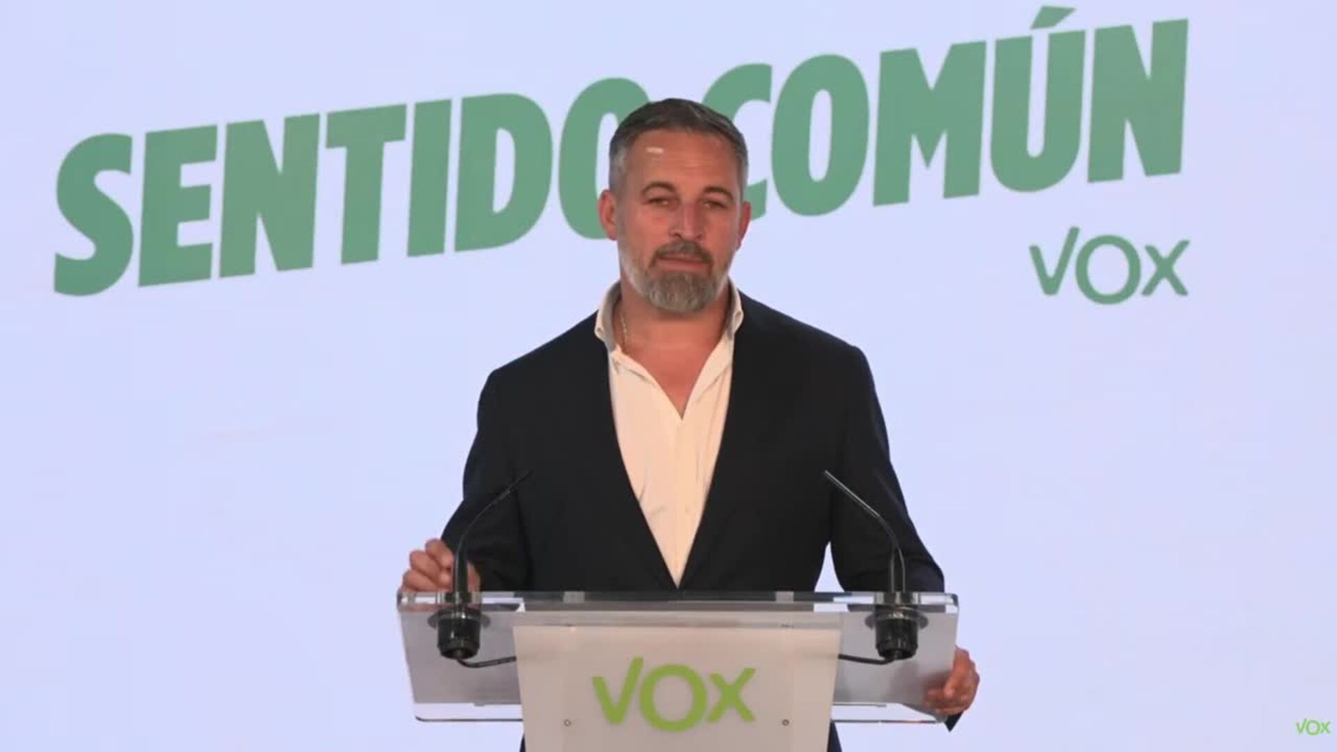 Abascal se congratula del "éxito" de Vox y pide a Juanma Moreno que "escuche" a sus votantes