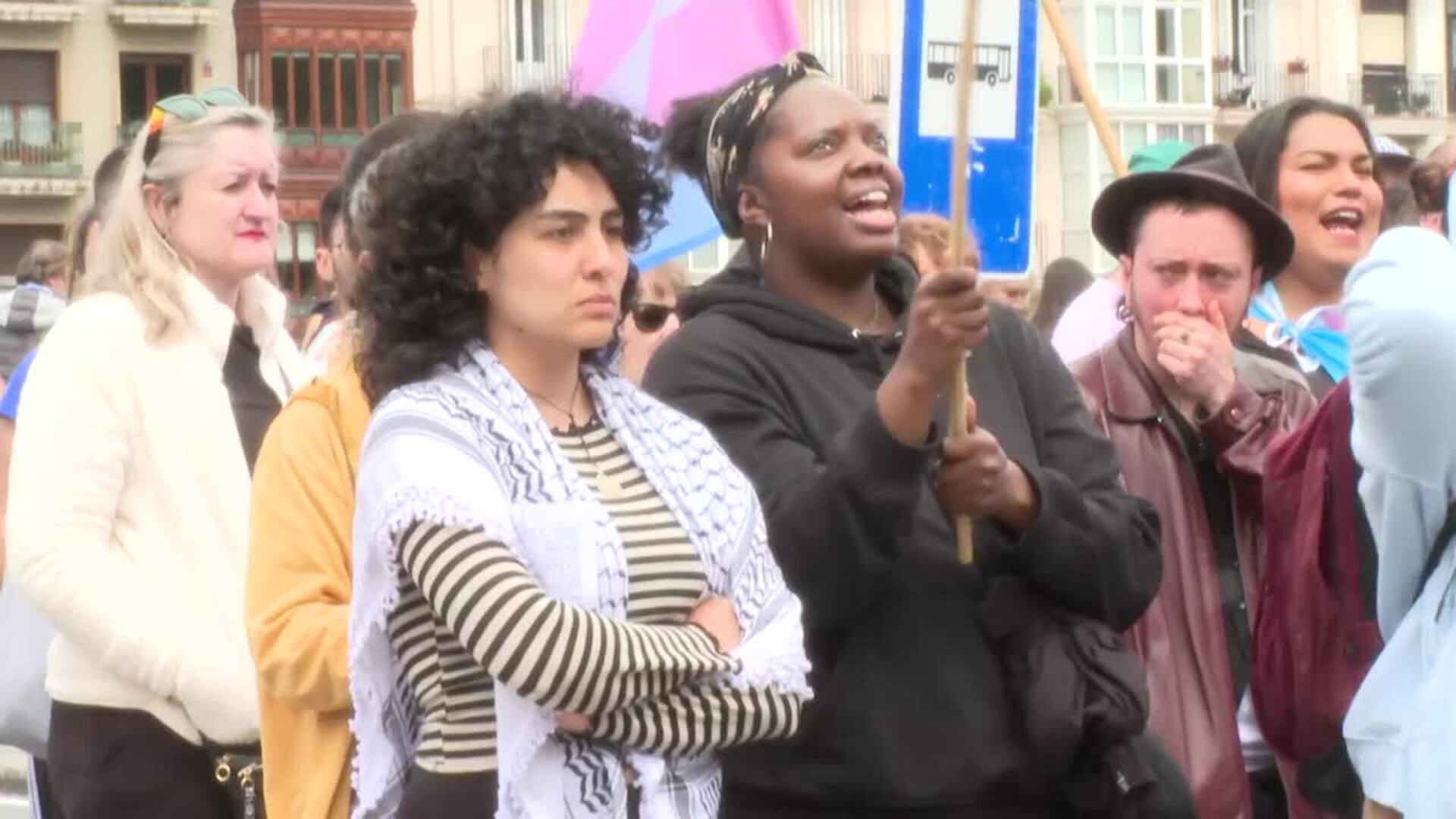 Decenas de personas denuncian en Bilbao la “violencia institucional” hacia las personas trans