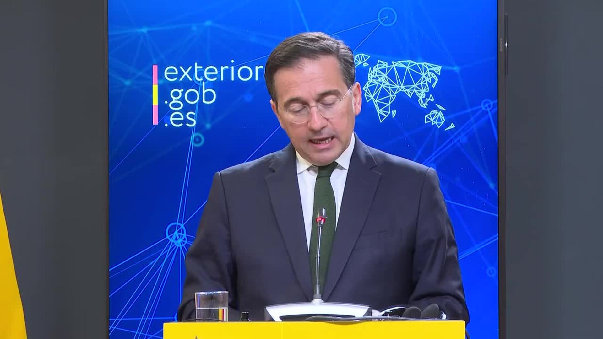 Albares valora como algo "muy positivo" el viaje del Rey a México