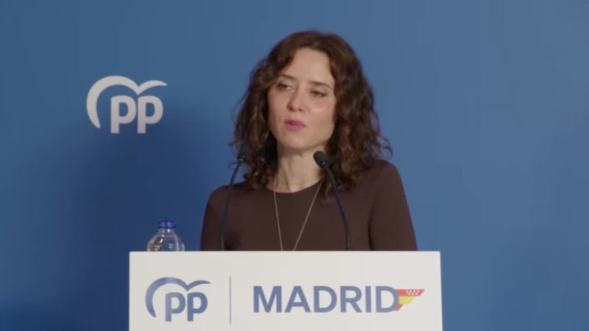 Ayuso critica que Sánchez se mantenga en Moncloa "en contra de afiliados y urnas"