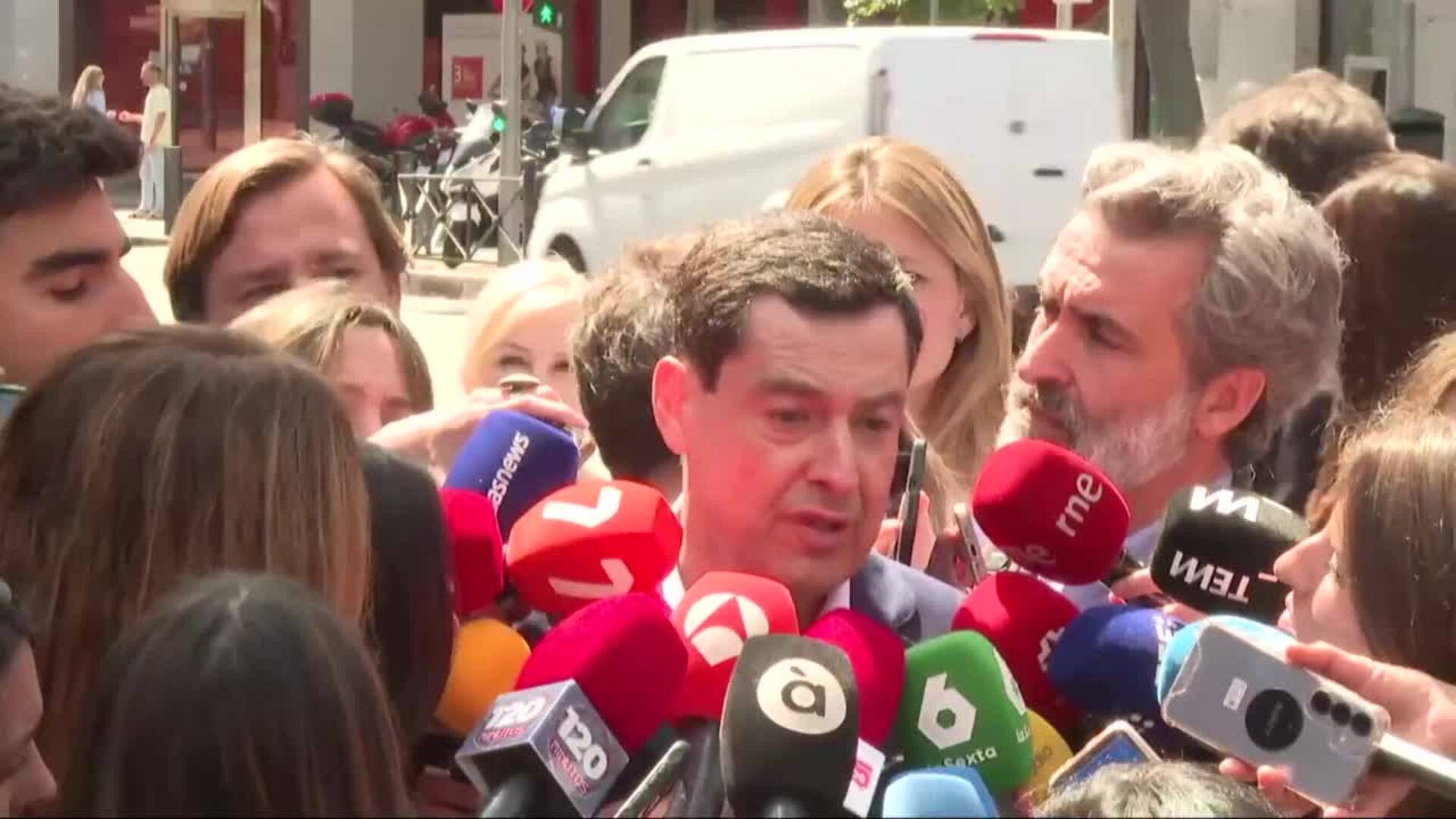Moreno avisa a VOX: "No sería razonable la búsqueda del sillón"