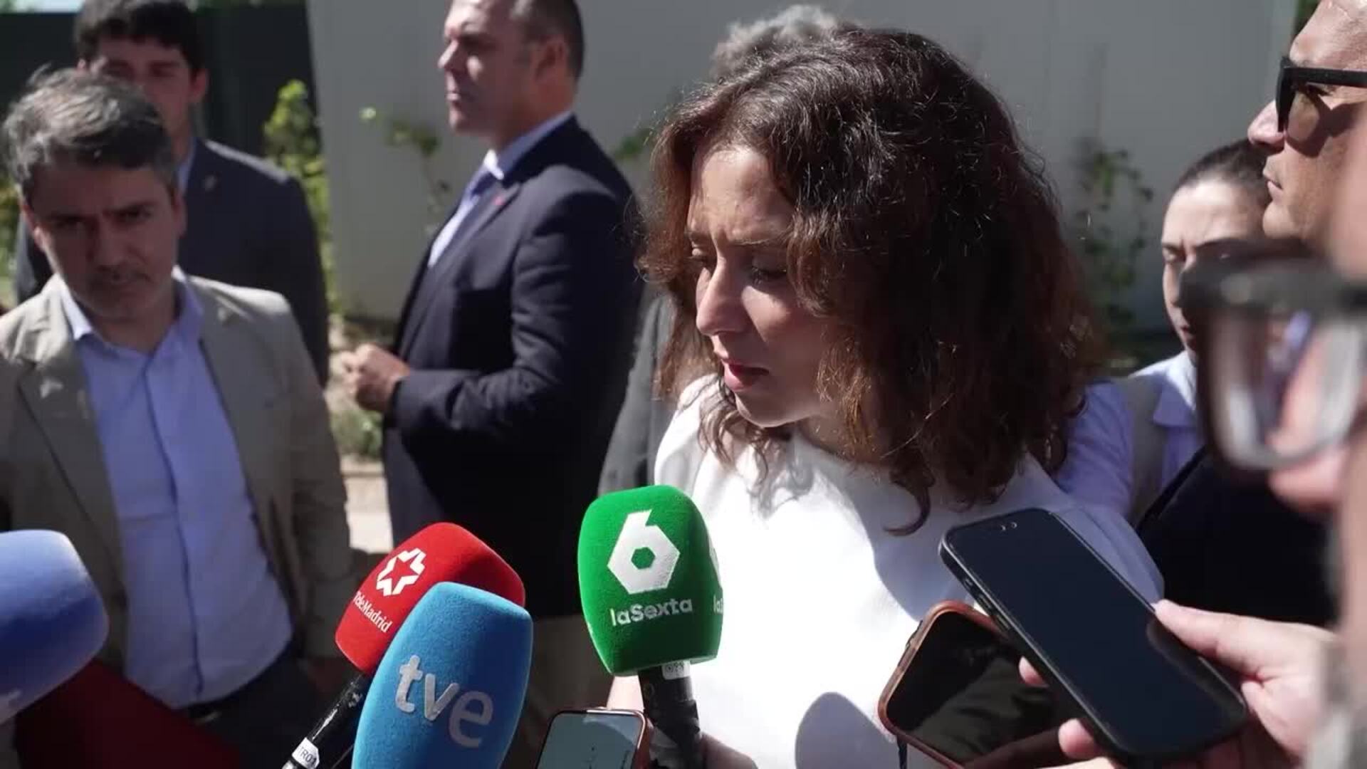 Ayuso tilda de "escándalo internacional" la investigación a Zapatero