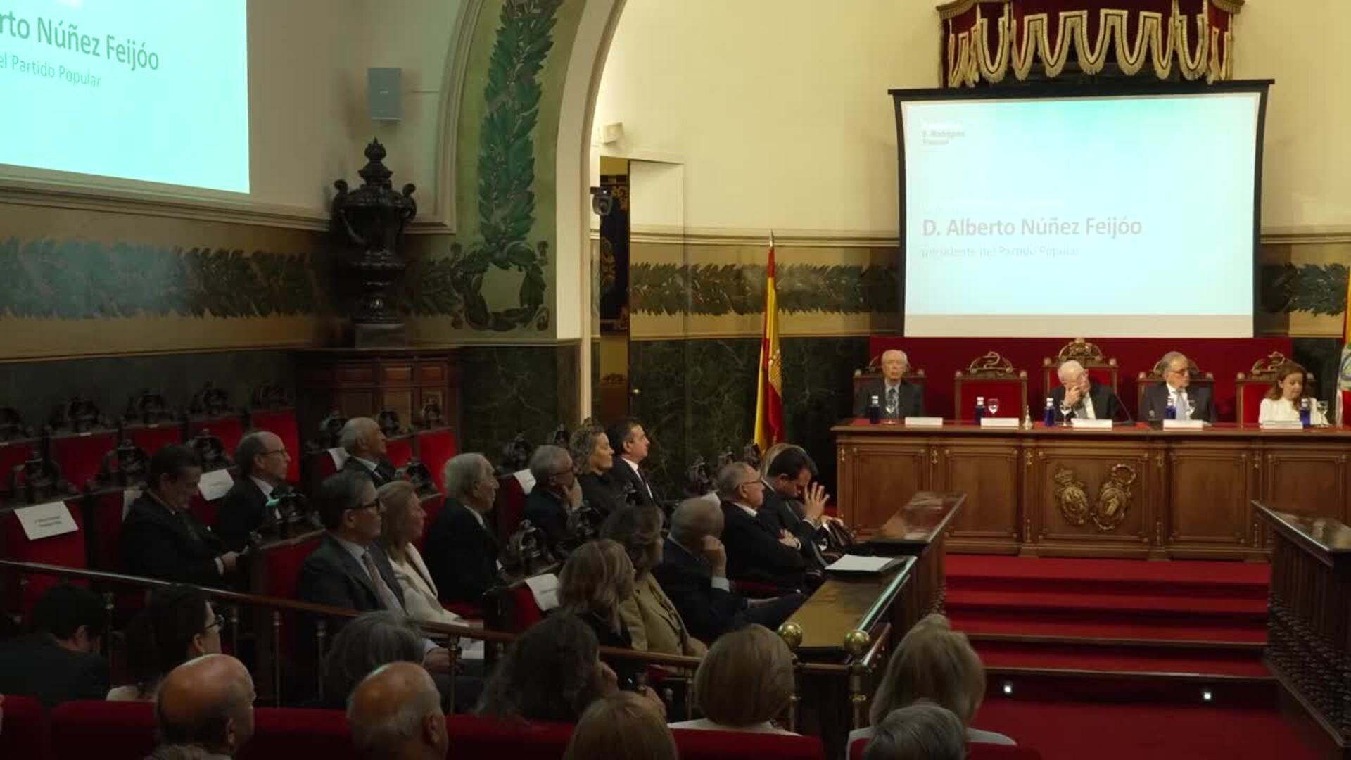 El oftalmólogo Luis Fernández-Vega, ganador del IX Premio Fundación Eugenio Rodríguez Pascual