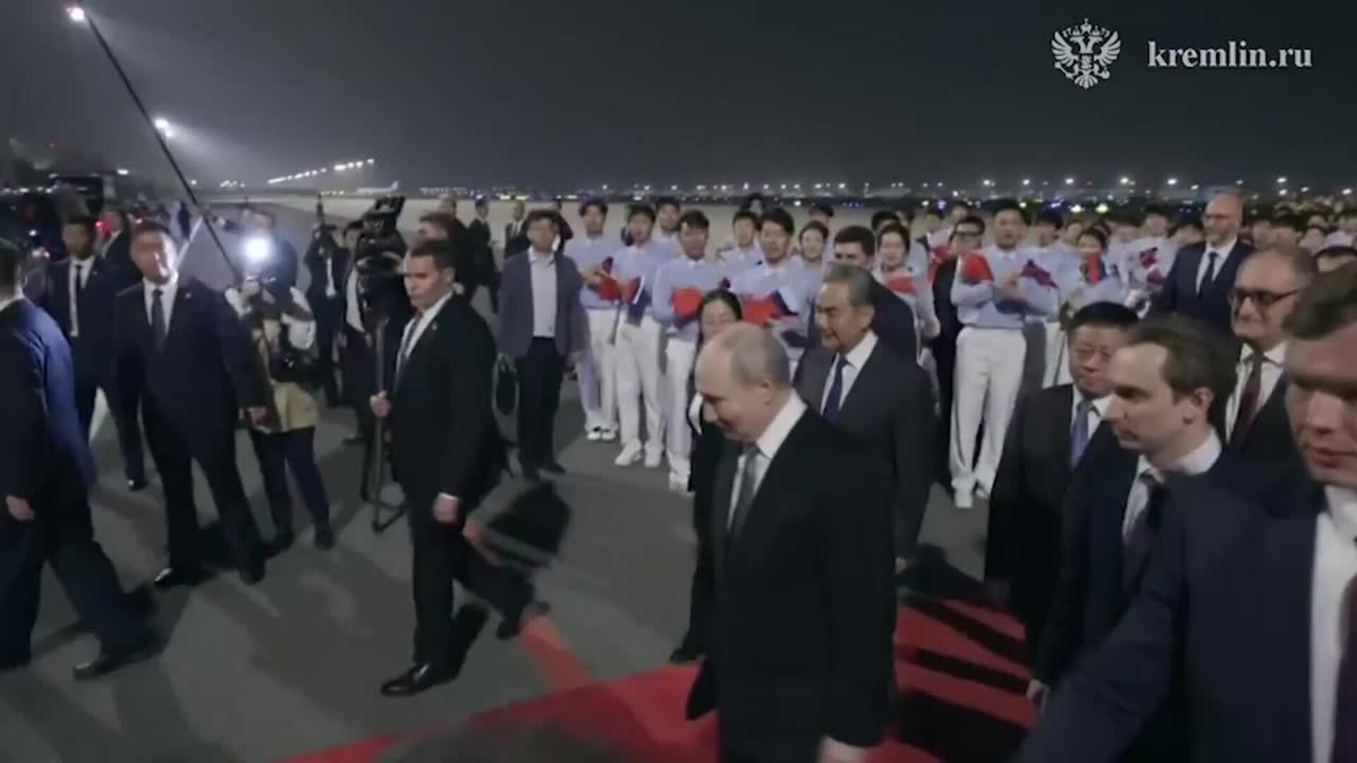 Putin llega a Pekín para estrechar lazos con China