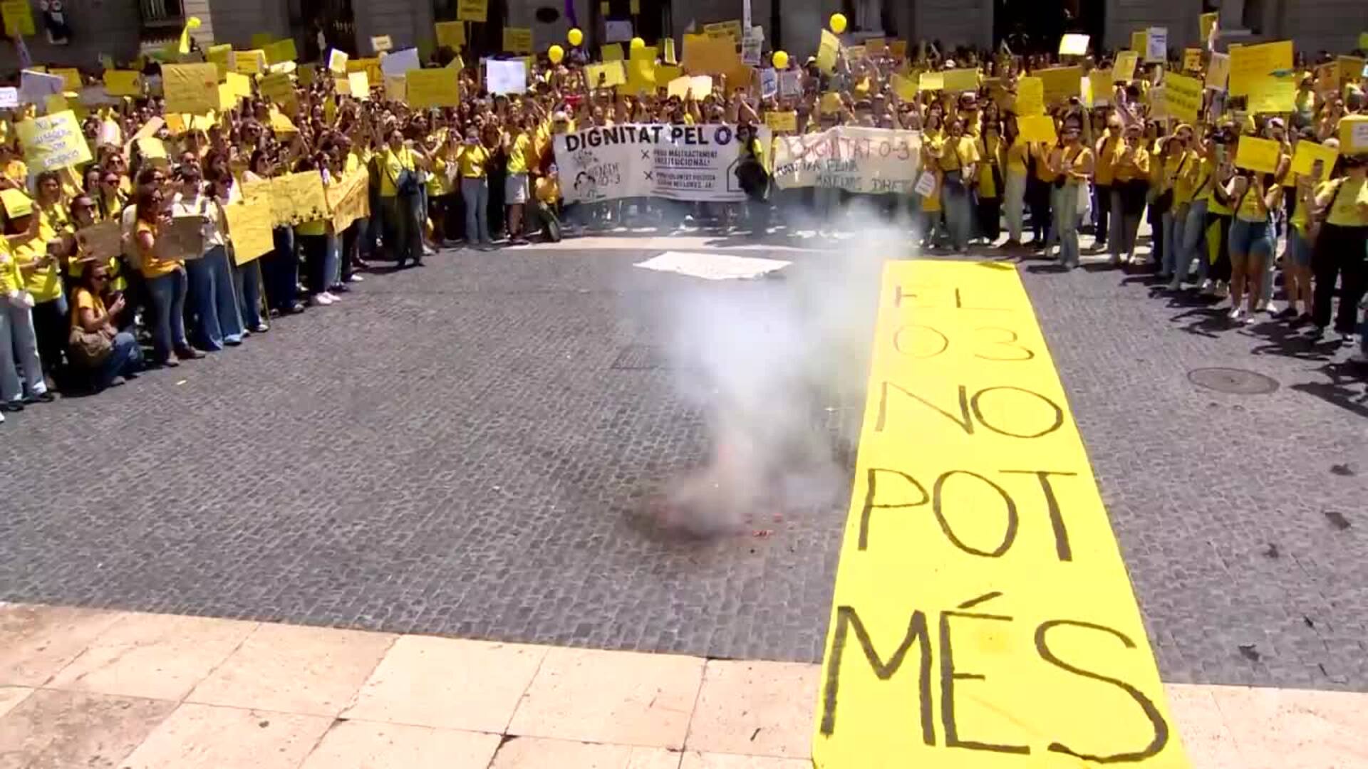 Unos 1.500 profesionales del 0-3 marchan en Barcelona para exigir mejoras en esta etapa