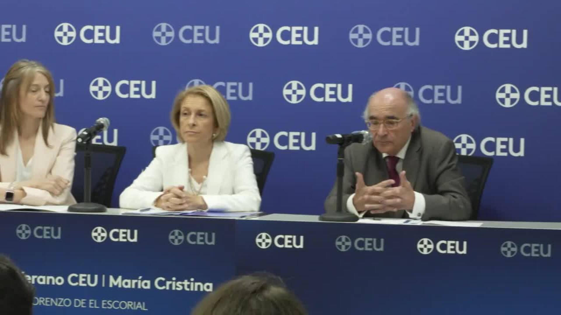 La alcaldesa de San Lorenzo de El Escorial presenta los Cursos de Verano CEU- María Cristina