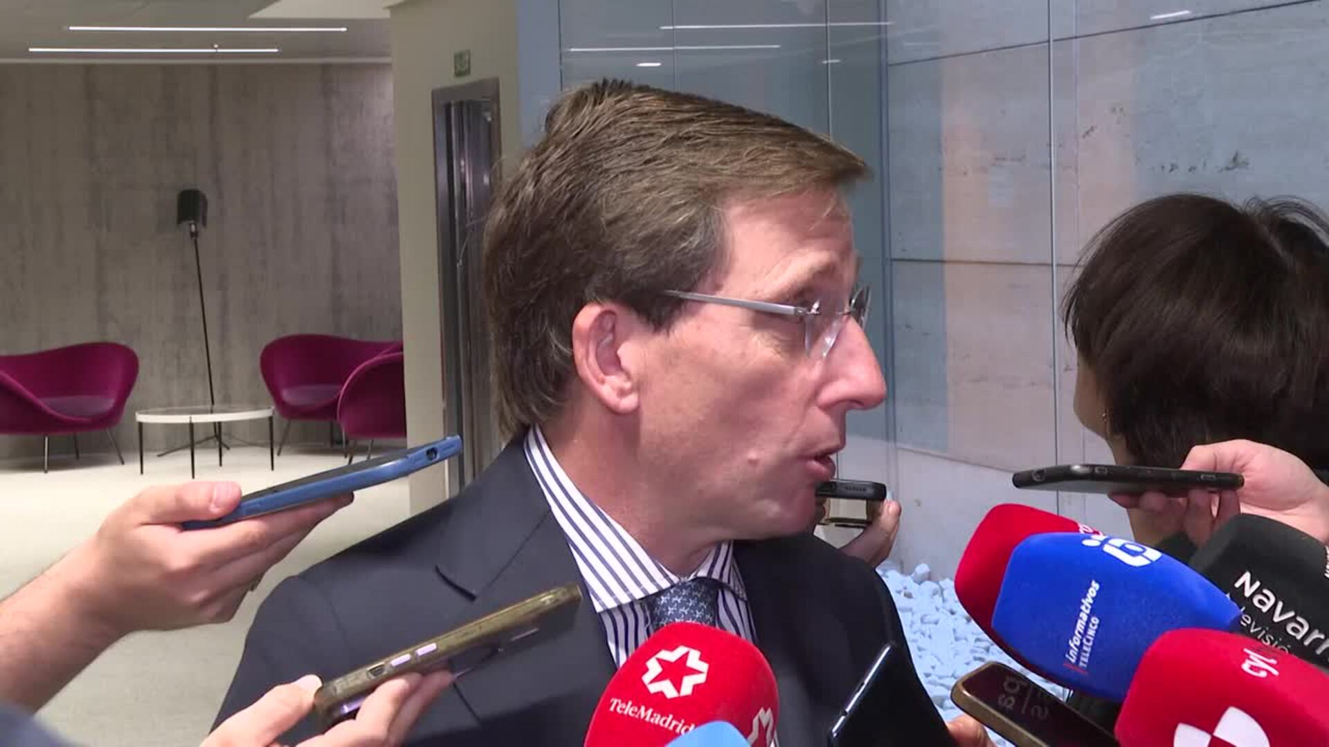 Almeida ironiza con la "especialización" de Sánchez en apoyo a "delincuentes"