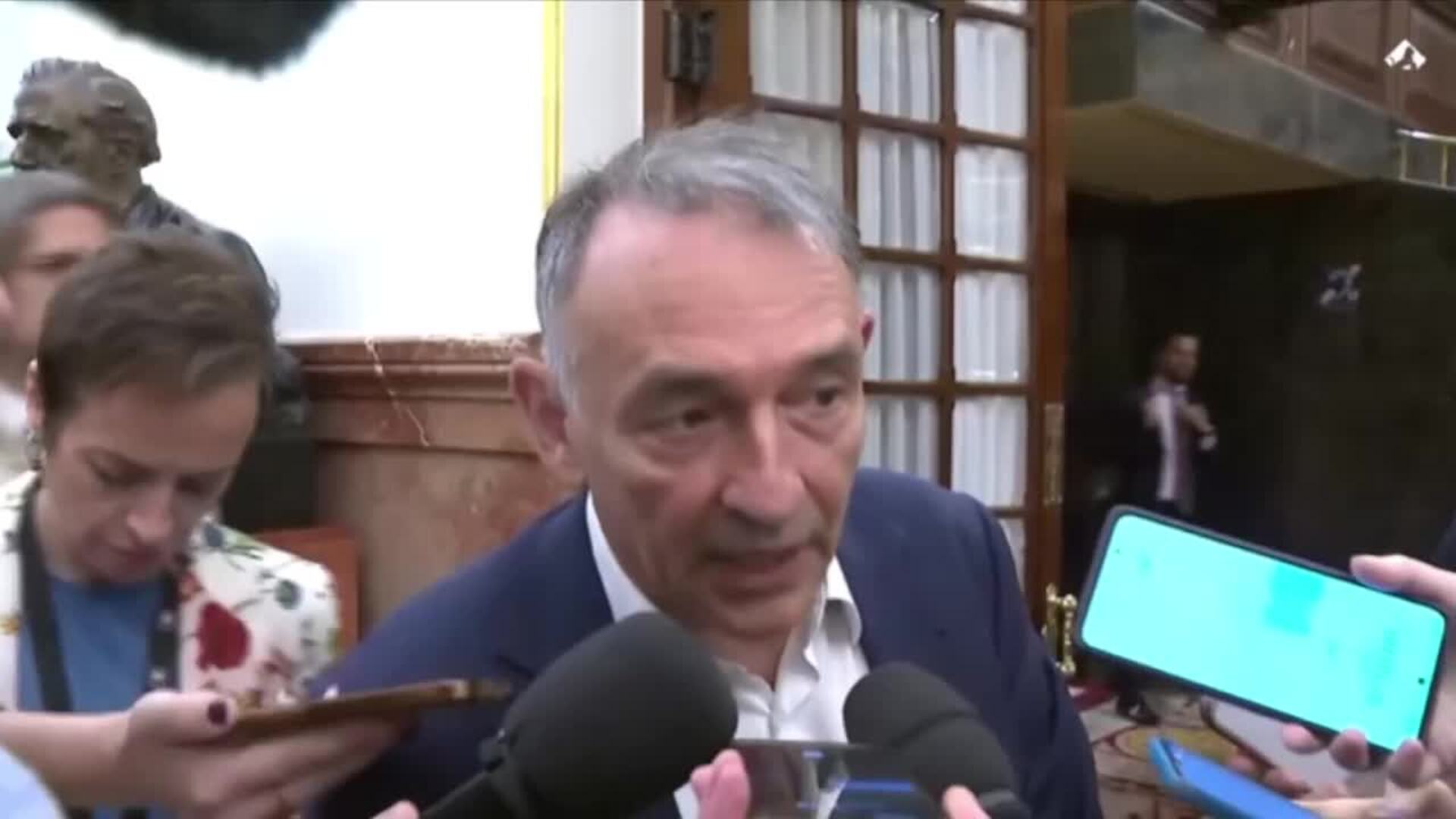 Sumar habla ya de regular las actividades de los expresidentes