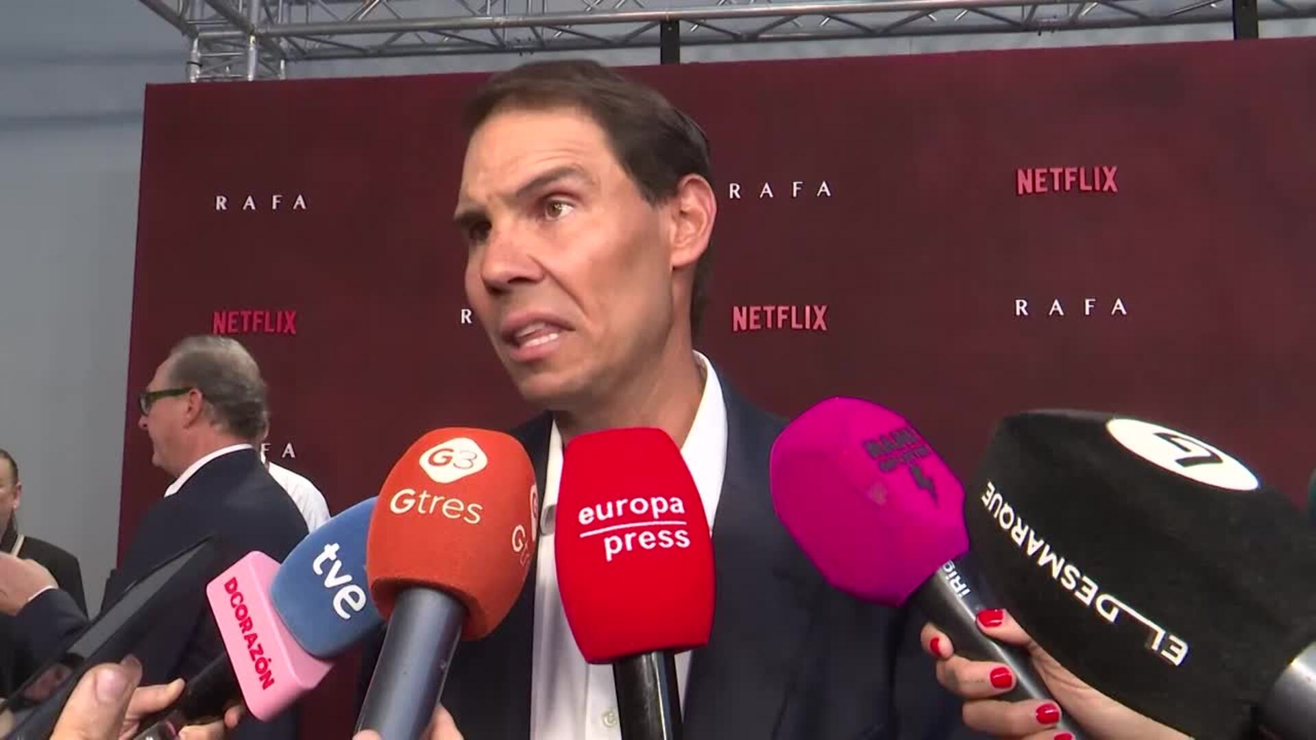 Rafa Nadal, arropado por Mery Perelló, su hijo Rafa y amigos en el estreno del documental