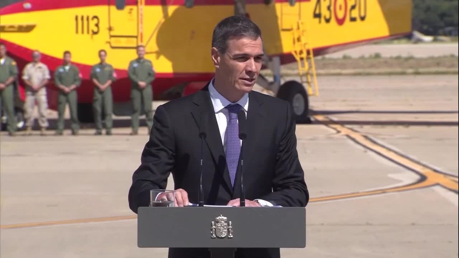 Sánchez avanza "el mayor despliegue" en la campaña de incendios y pide unidad