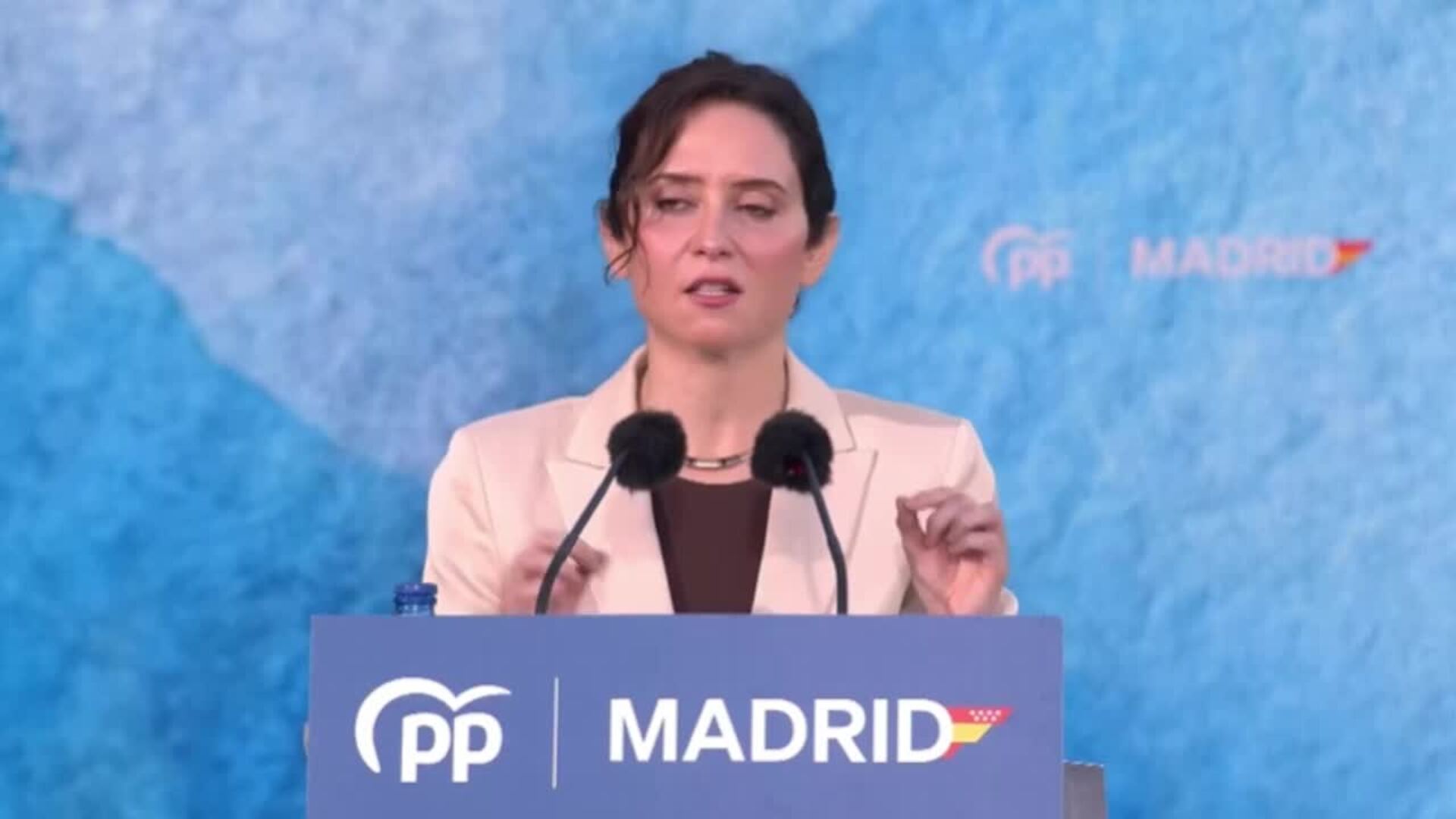 Ayuso dará "batalla" frente a un Gobierno cuya "corrupción obliga a convocar elecciones"