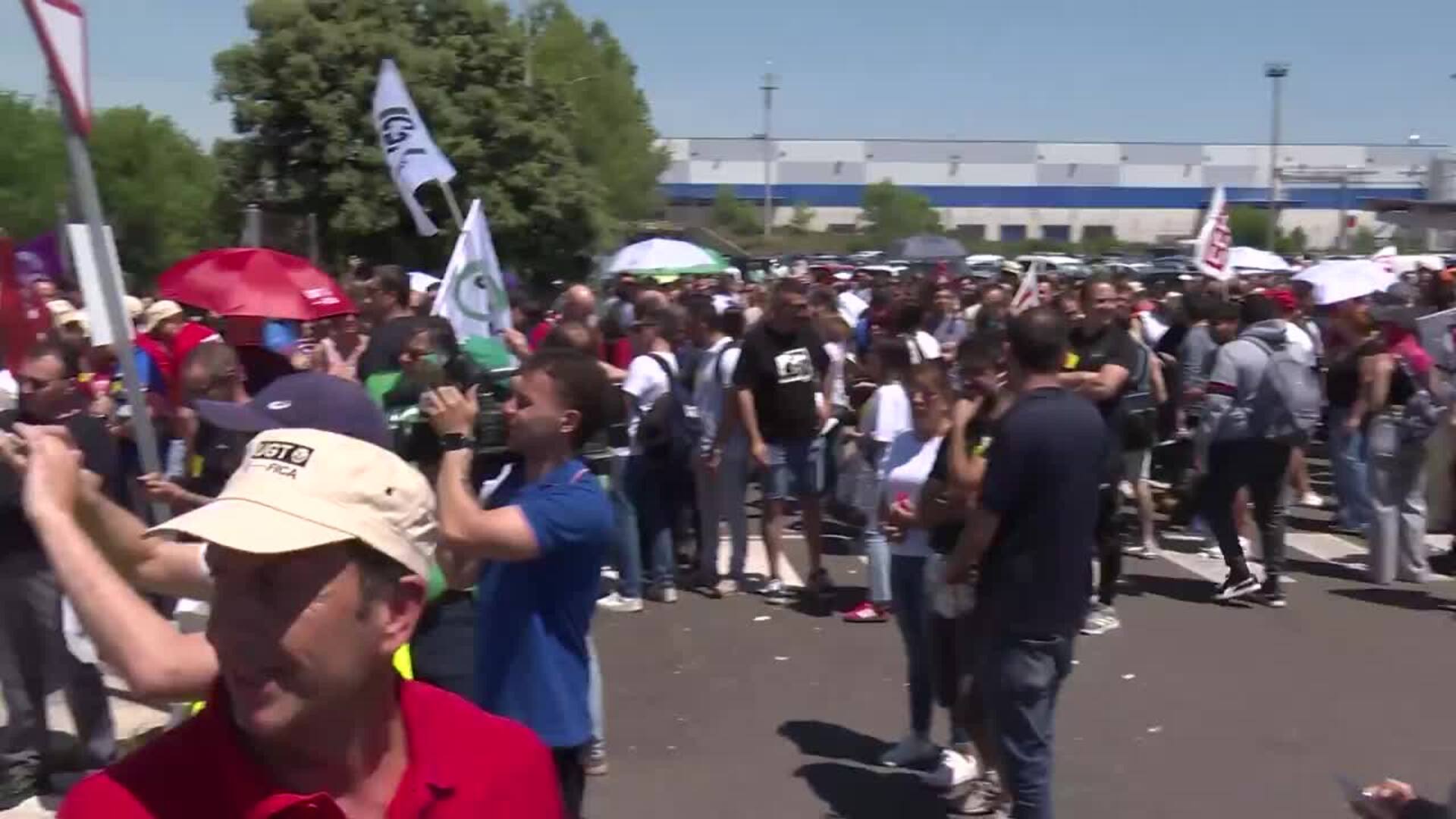 Centenares de trabajadores de Renault en Valladolid paran y exigen retomar la negociación