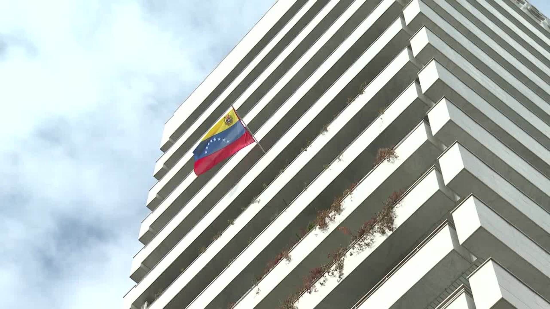Venezuela asegura que el número de excarcelados superará los 500 "en las próximas horas"