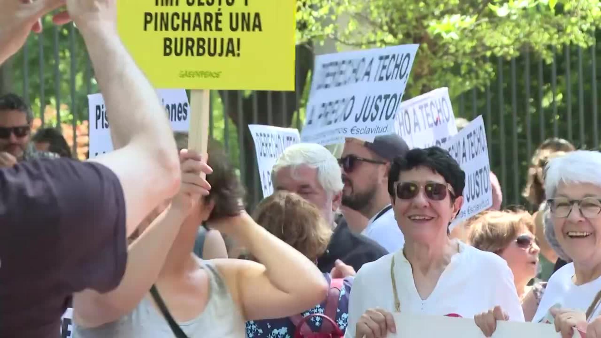 Cientos de personas toman las calles de Madrid en defensa de una vivienda "digna"