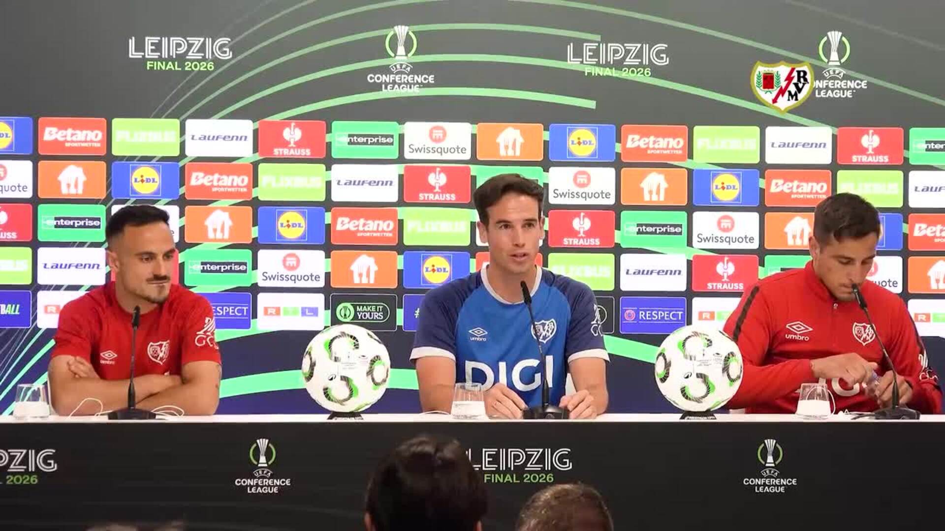 Iñigo Pérez, entrenador del Rayo: "Hay que obviar los focos y mantener nuestra identidad"