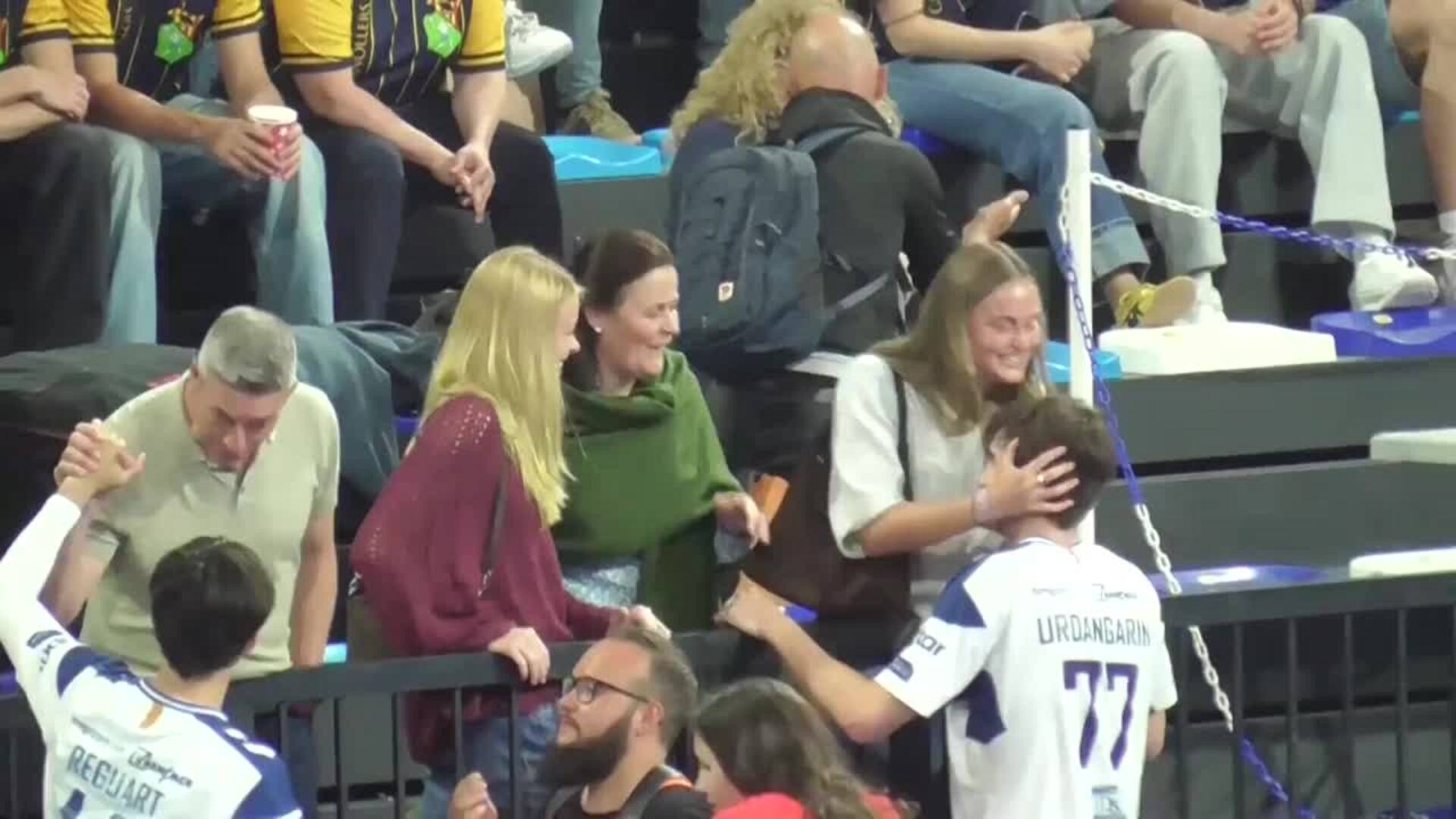 Pablo Urdangarín, besos, ternura y mucho amor con Johanna Zott en presencia de sus 'suegros'
