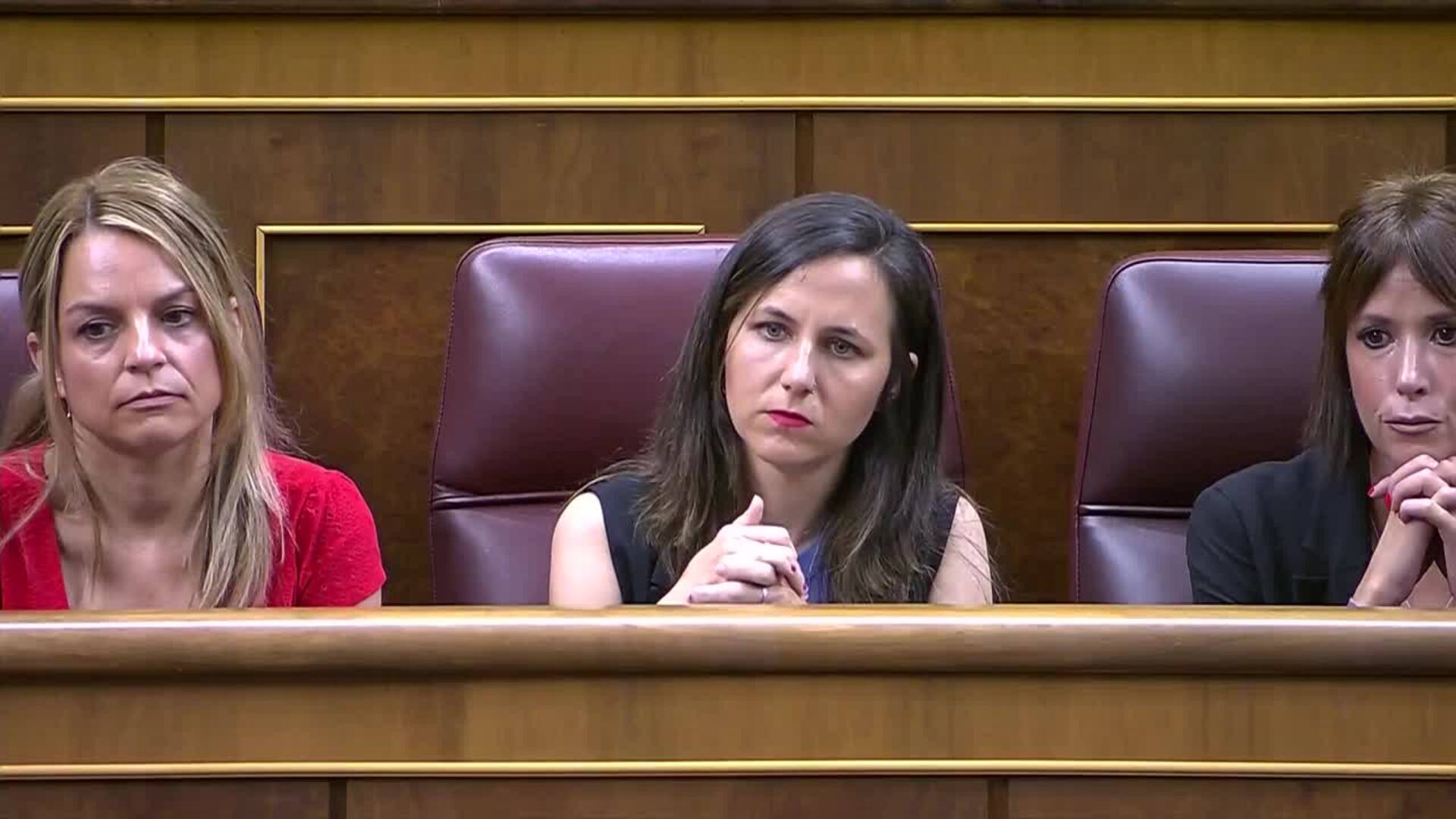 Cuerpo admite "inseguridad económica" y Podemos avisa: "El país está incendiado"