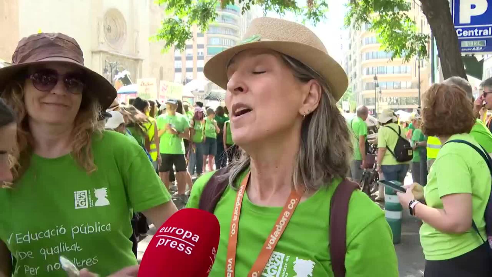 Docentes advierten en la manifestación que Educación tiene al profesorado "en contra"