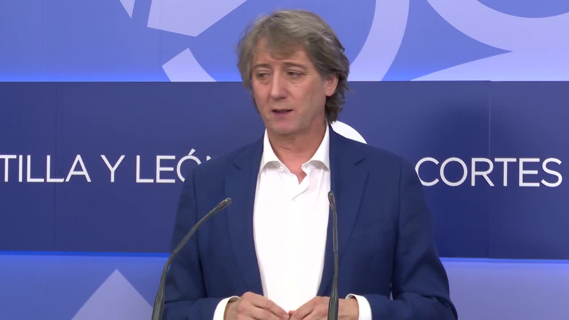 Martínez apela a Machado tras las palabras de Carnero a Fernández Antolín: "Carnero embiste"
