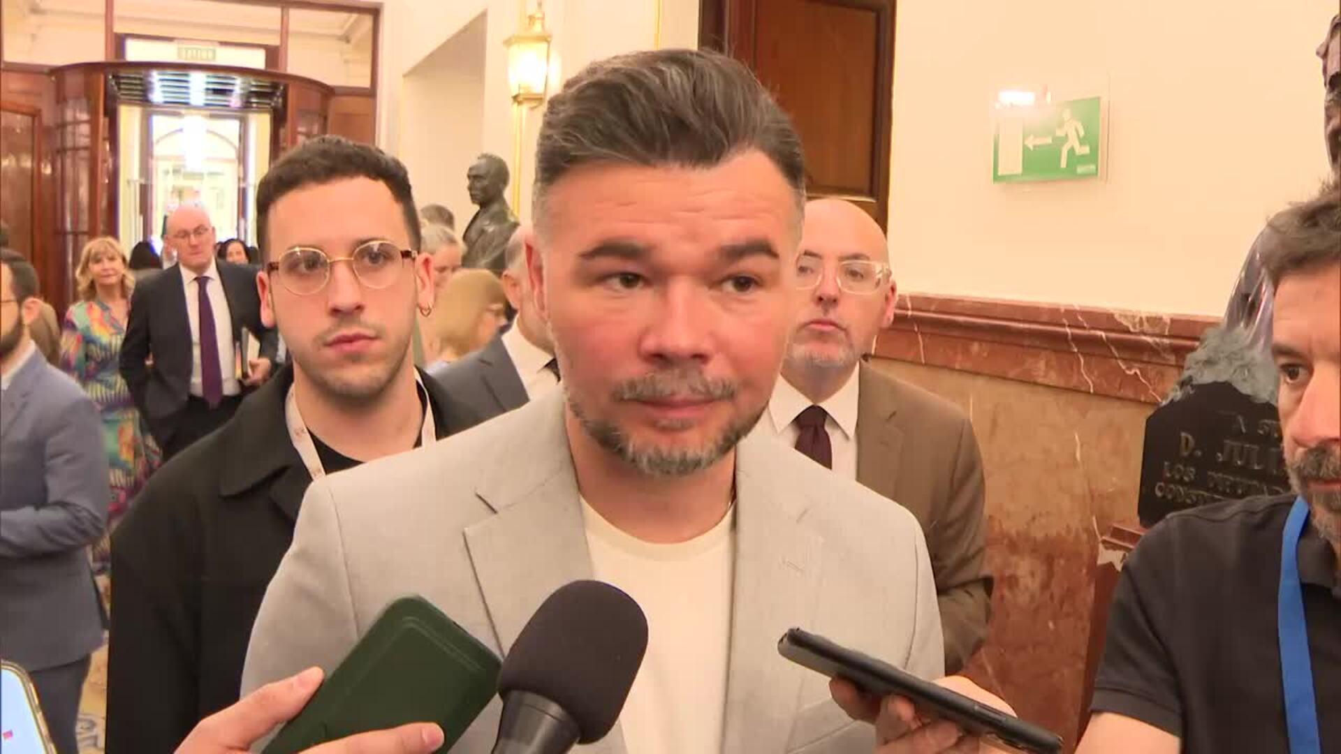 Rufián considera una "anomalía terrible" el registro de Ferraz