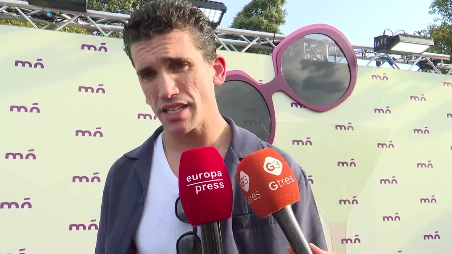 Jaime Lorente, "bendecido" porque su aniversario de boda coincide con la visita del Papa