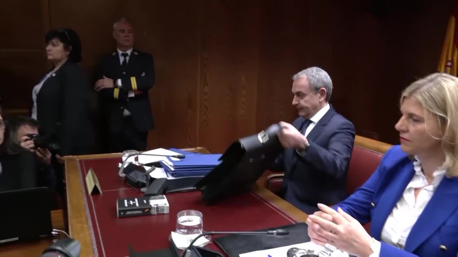 Ángel Víctor Torres no resta "relevancia" a las investigaciones pero denuncia un "show"