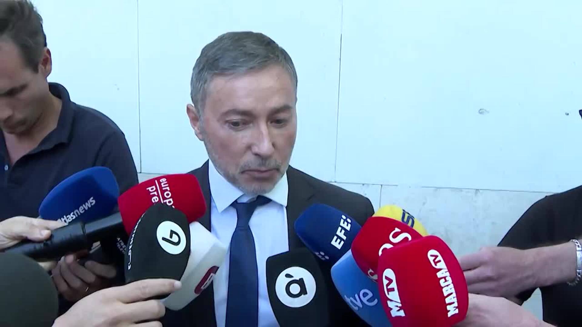 La víctima de Rafa Mir relata dos agresiones sexuales y él defiende que fue "consentido"