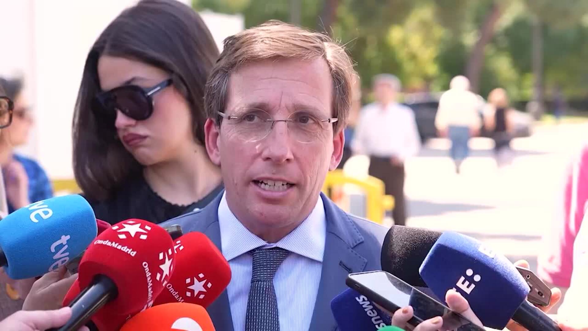 Almeida vuelve a exigir elecciones a Sánchez y que se deje de "gayoladas"