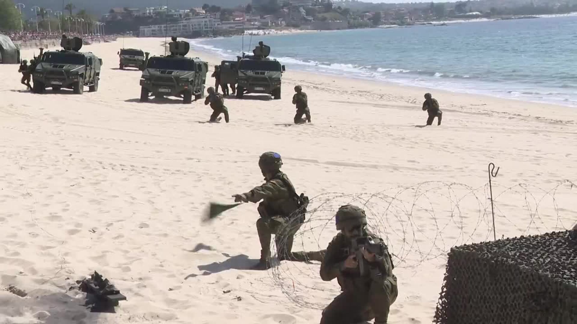 Las Fuerzas Armadas demuestran su potencial operativo simulando combates en Vigo