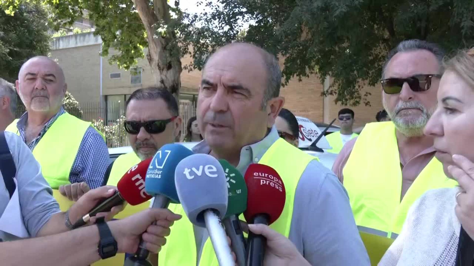 "Indignación" en autoescuelas por falta de examinadores y de exámenes