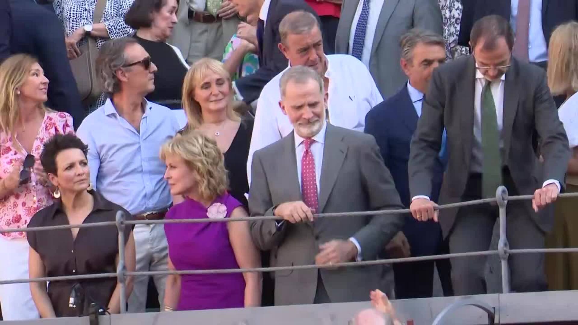 Teresa Urquijo reacciona a los rumores de embarazo en su reaparición junto a Martínez-Almeida