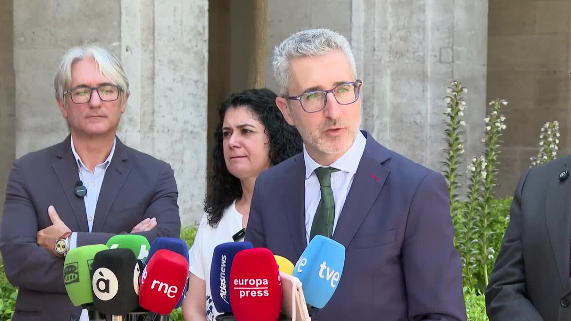 España confía en que Zapatero dará "explicaciones satisfactorias"