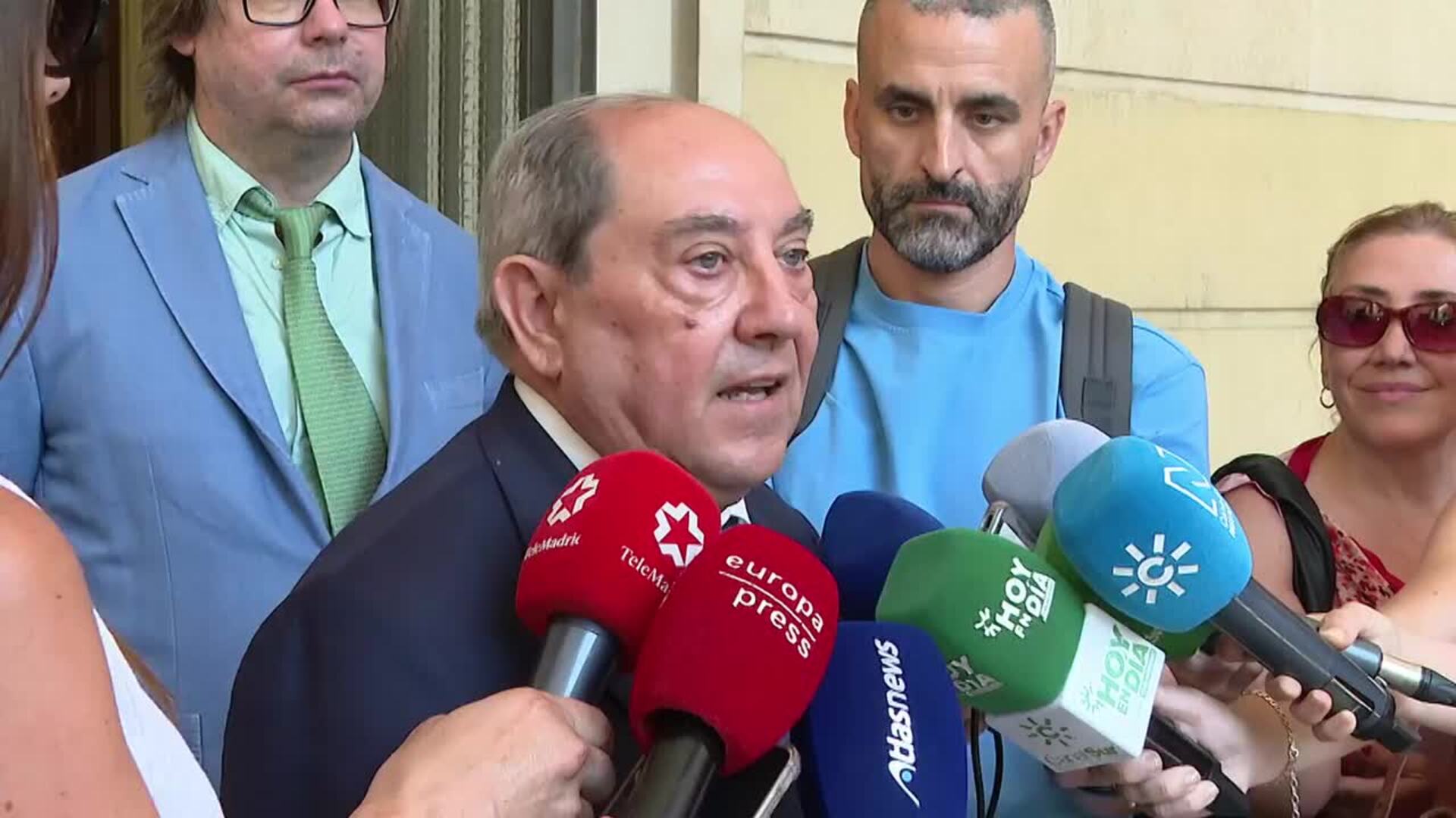 Acusado de quemar a una bebé defiende que fue "un accidente" y le retiran su pasaporte