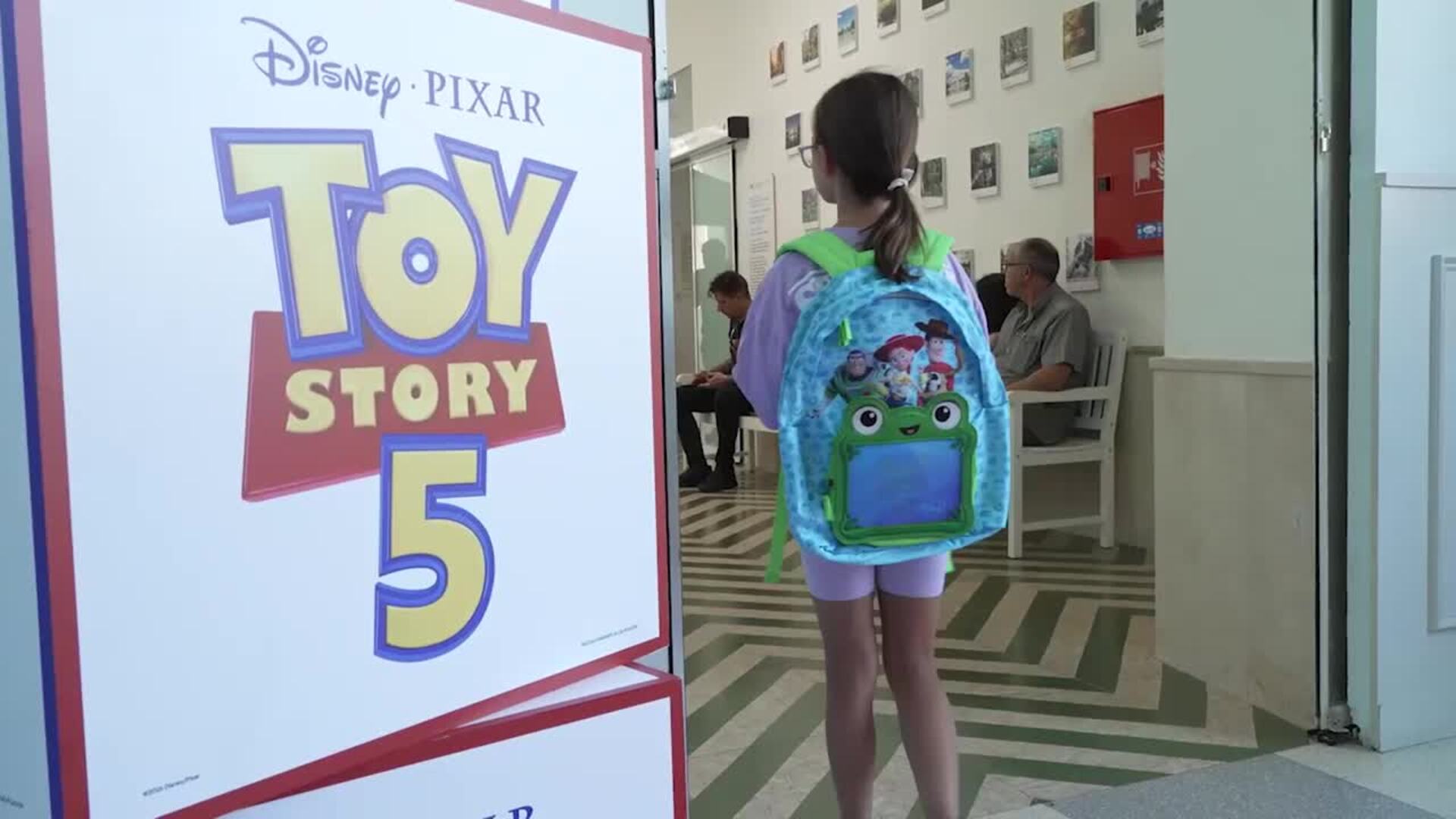 Cerca de 500 niños hospitalizados asisten al estreno de Toy Story 5