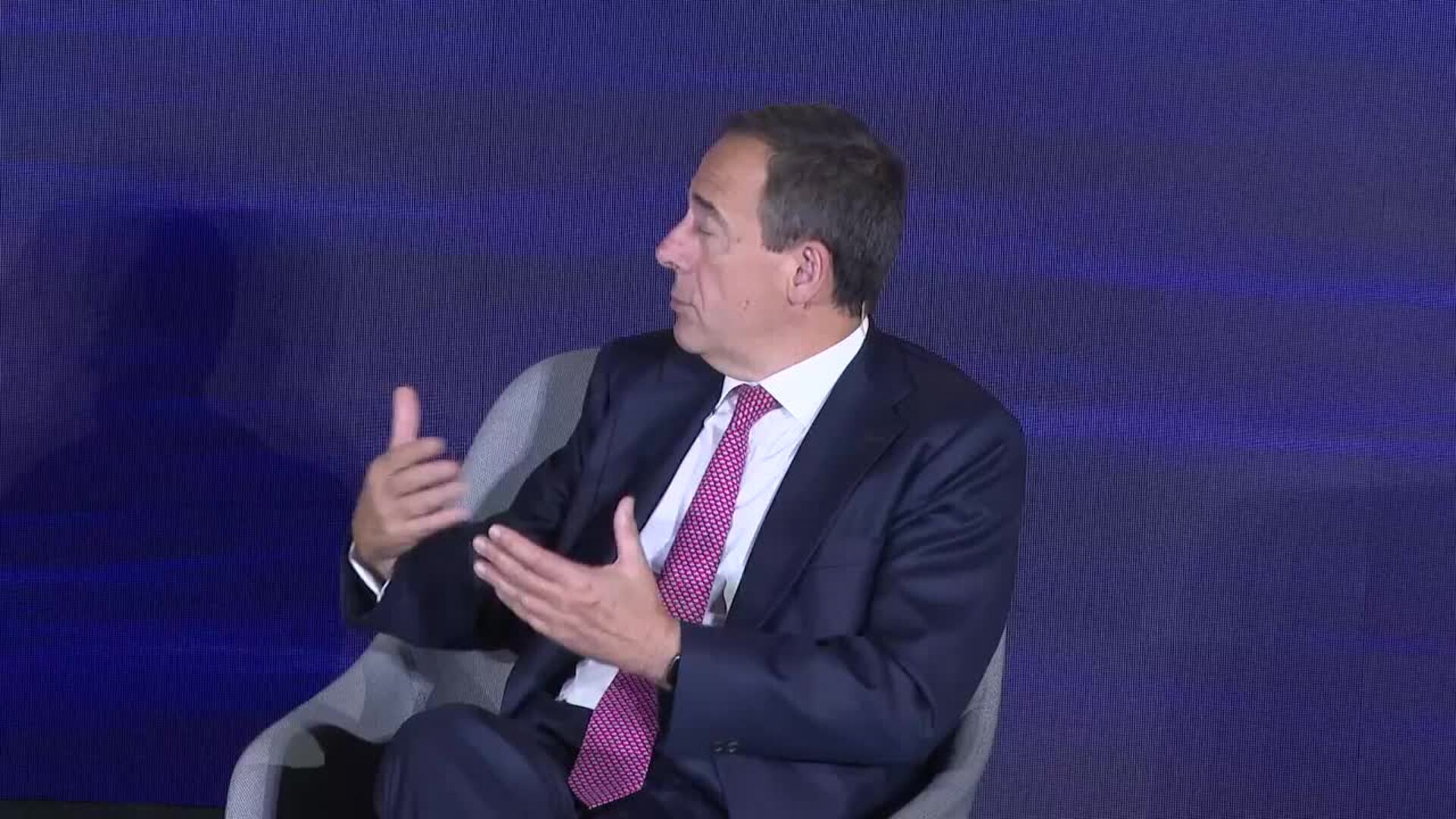 Gortázar (CaixaBank) ve una "disociación" entre el momento político y el momento económico
