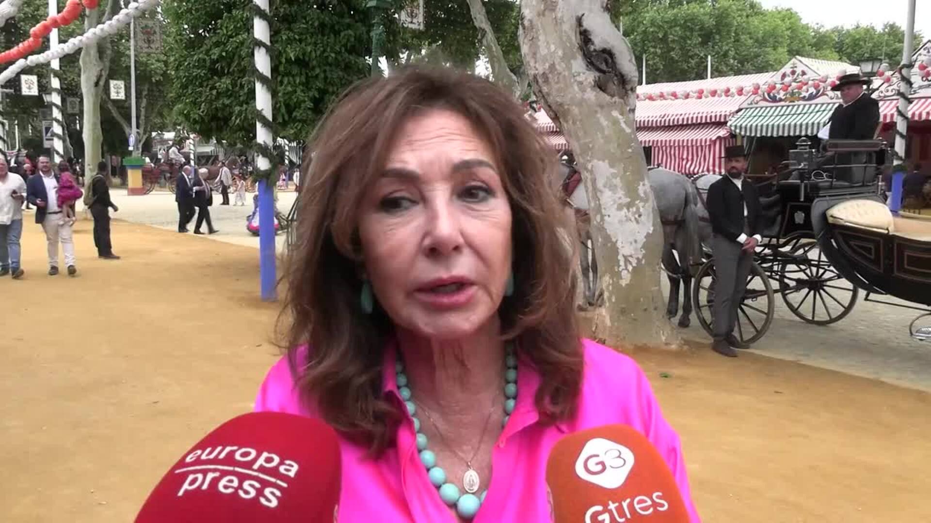 Ana Rosa Quintana impacta con un look futurista con túnica asimétrica