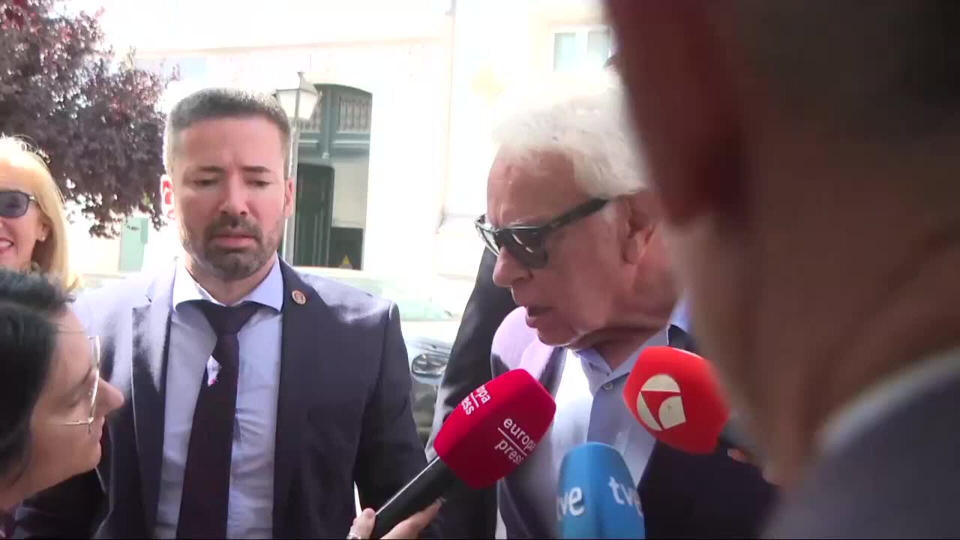 Felipe González apela a la "presunción de inocencia" al ser preguntado por Zapatero