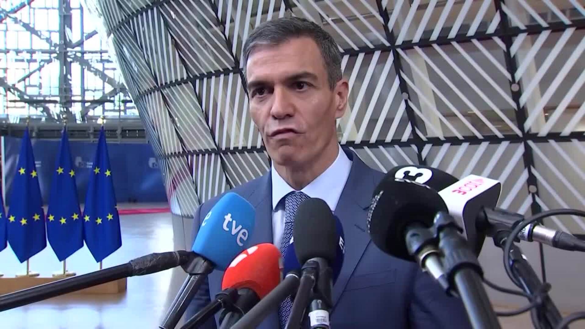 Sánchez reitera su respaldo a Zapatero y desvela que ha estado en contacto con él